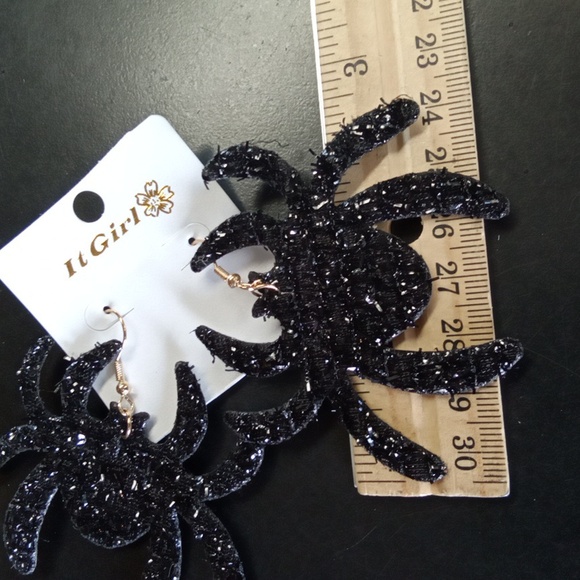 3 For $15 Creepy-Crawly Chic Spider Earrings ๐ท๏ธโจ - Picture 3 of 4